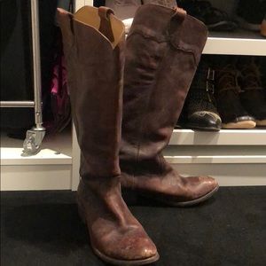 Frye Premium Distressed boot in Cognac leather